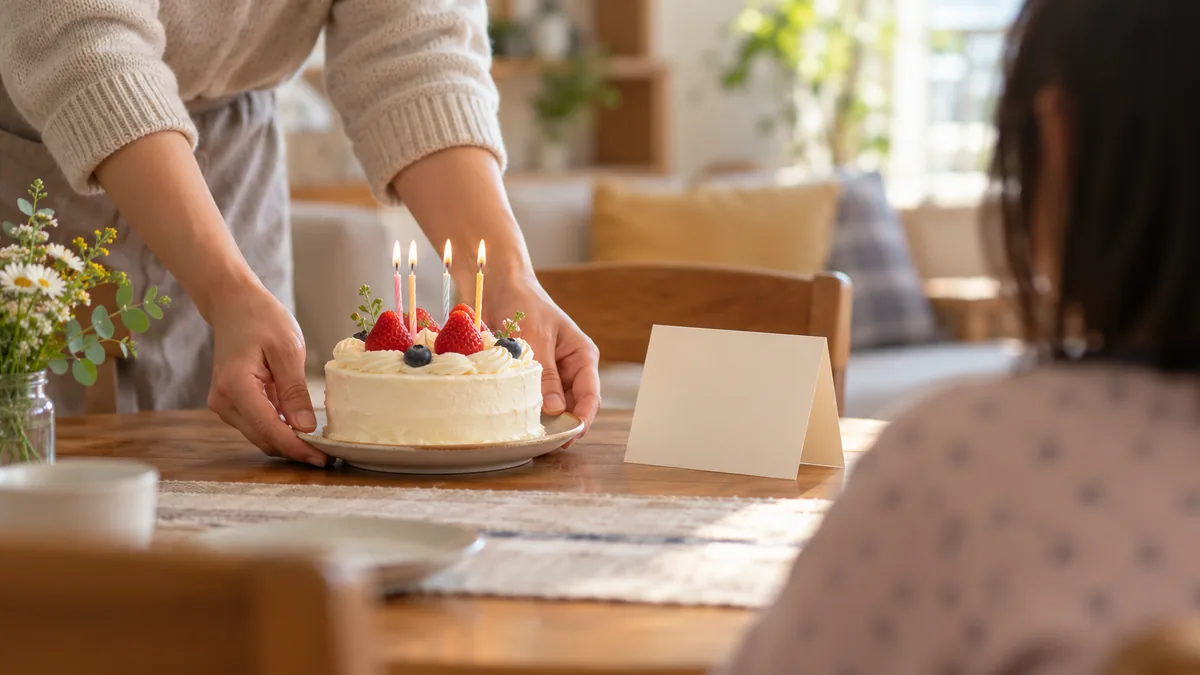 가정에서 보호자와 아이가 생일상을 준비하는 모습